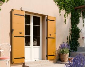 Volets battants pleins alu isolé cintrés - Gris olive Ral 7002 - Ambiance 3D